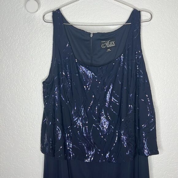 Elegant Navy Blue Sleeveless Dress - Picture 4 of 16